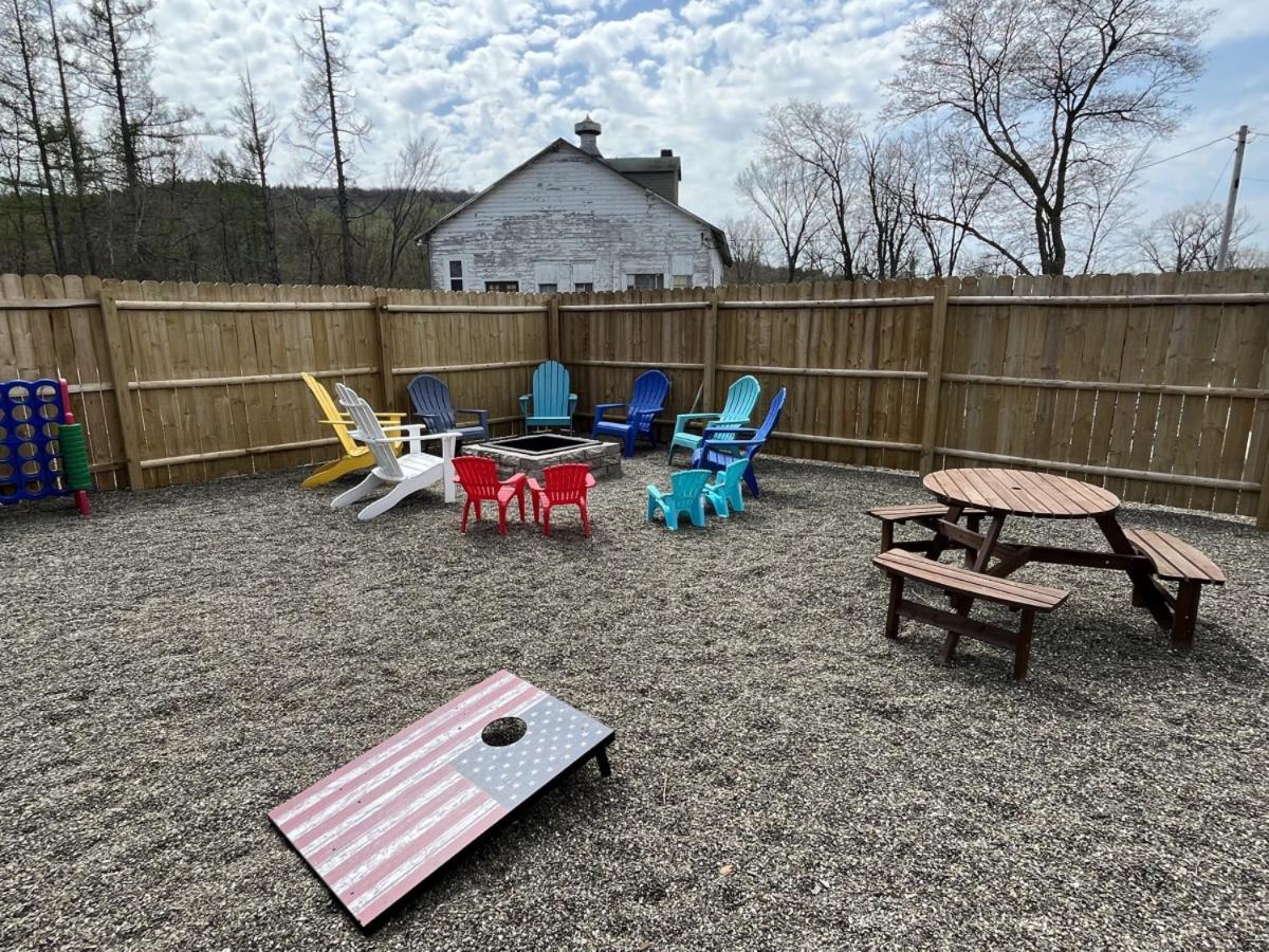 2 Bed Berkshire Getaway Minutes To Jiminy Peak Ski Hancock Bagian luar foto