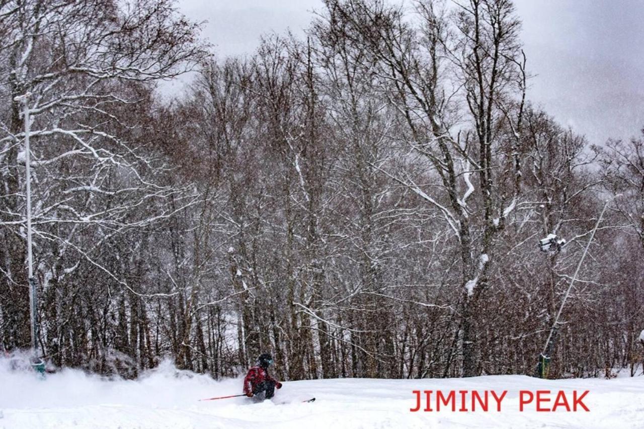2 Bed Berkshire Getaway Minutes To Jiminy Peak Ski Hancock Bagian luar foto